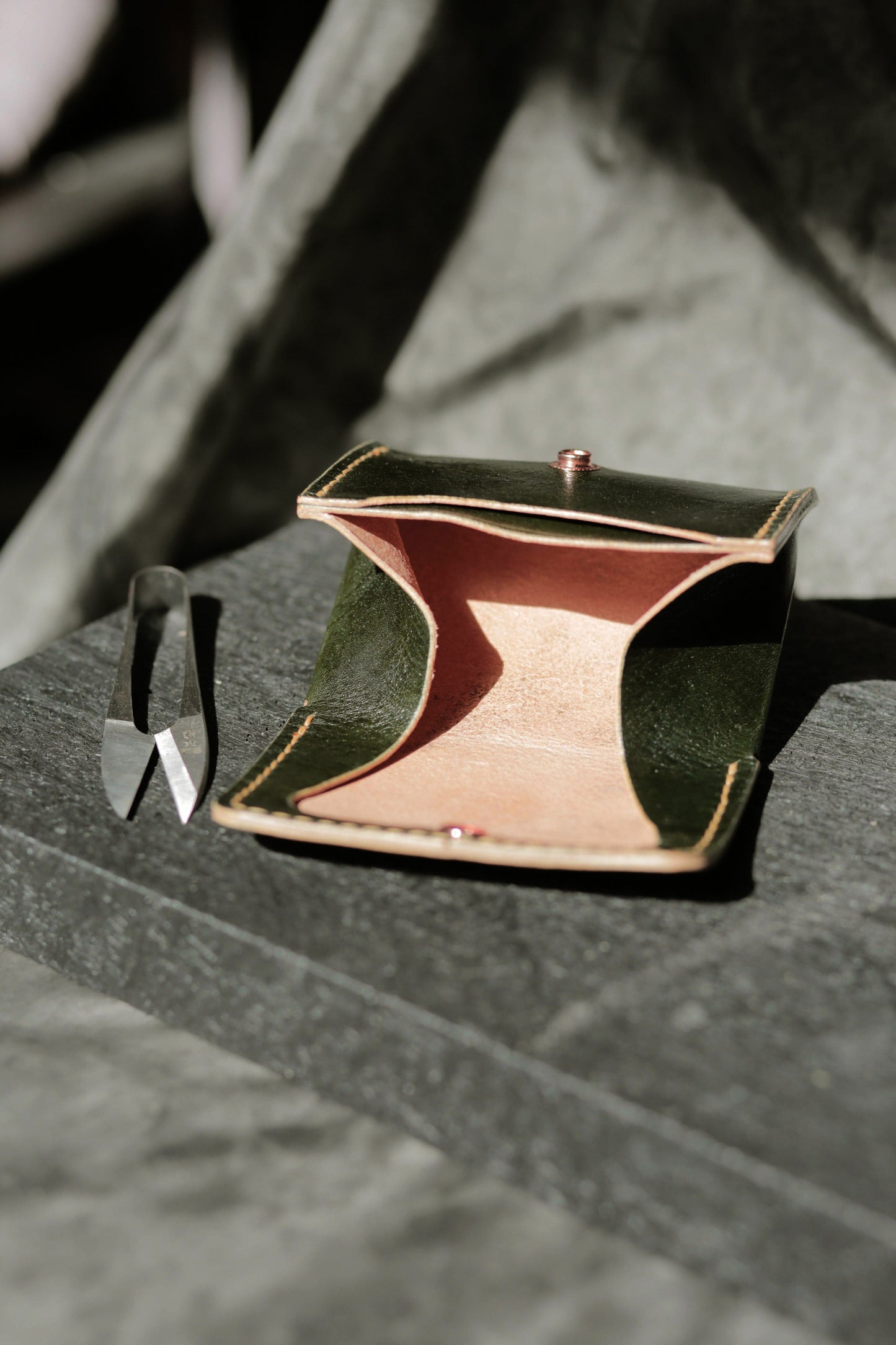 Britzer 004 (tamponato green) - leathercraft mit kater