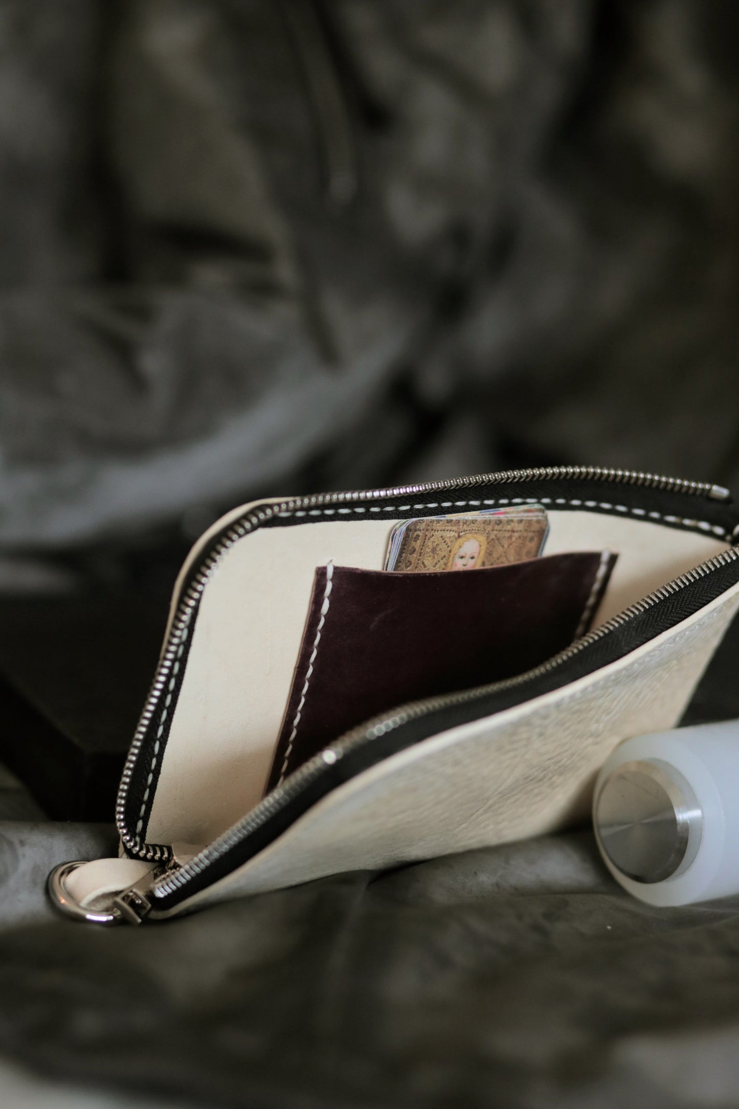 Tempelhofer 003 (dirty white) - leathercraft mit kater