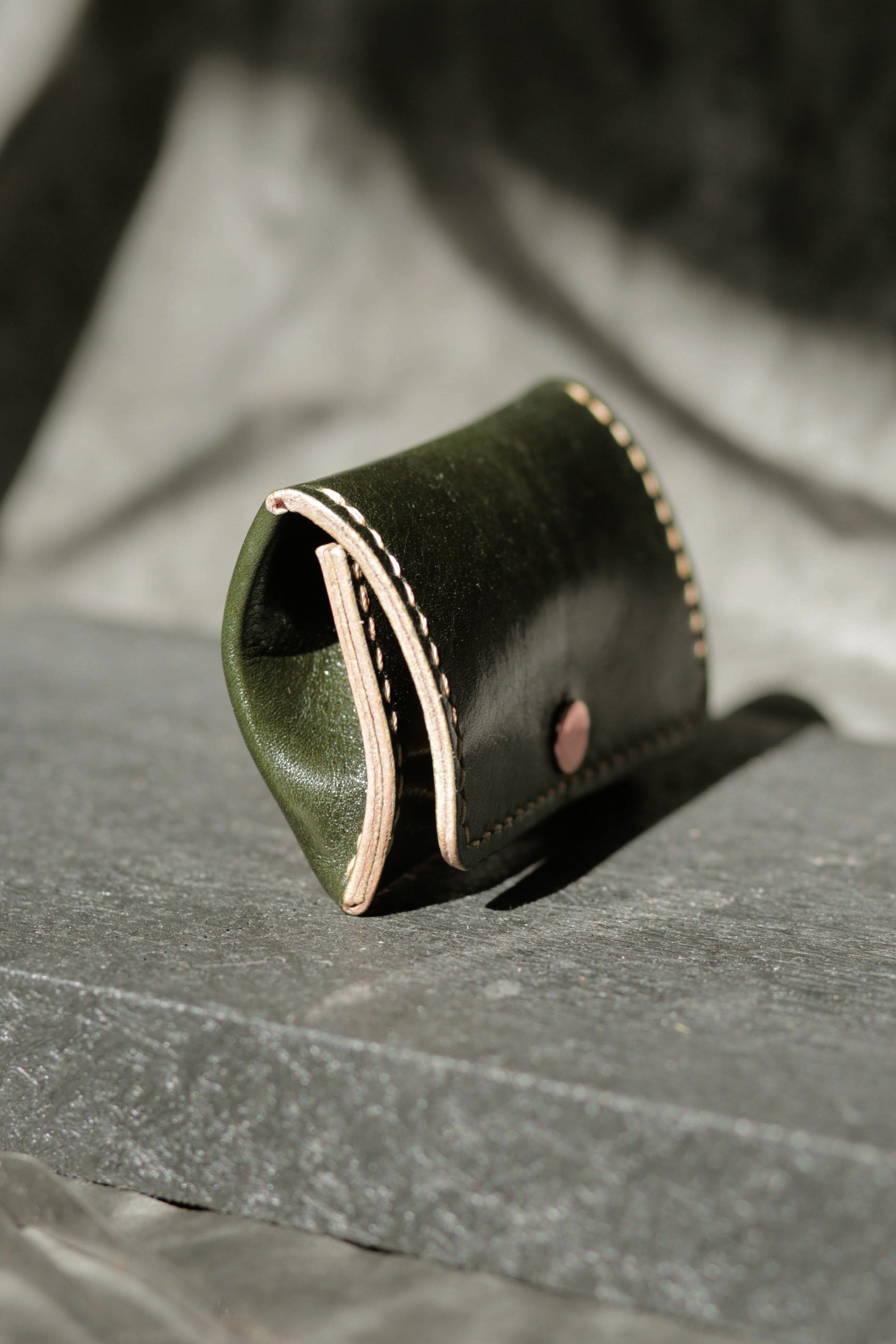 Britzer 004 (tamponato green) - leathercraft mit kater