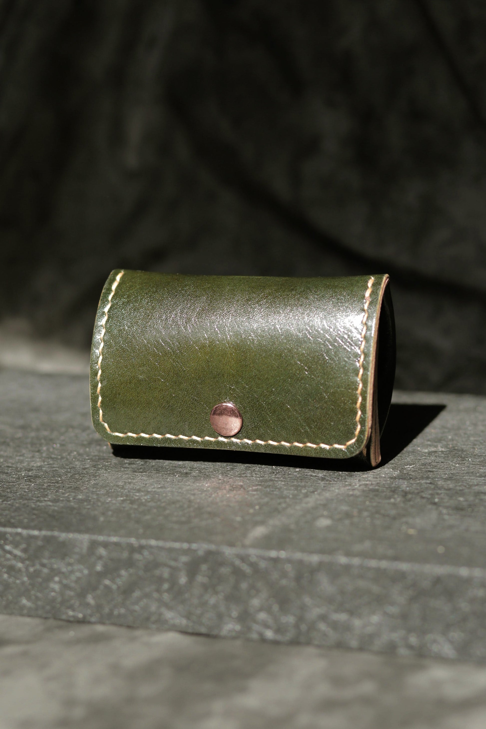 Britzer 004 (tamponato green) - leathercraft mit kater