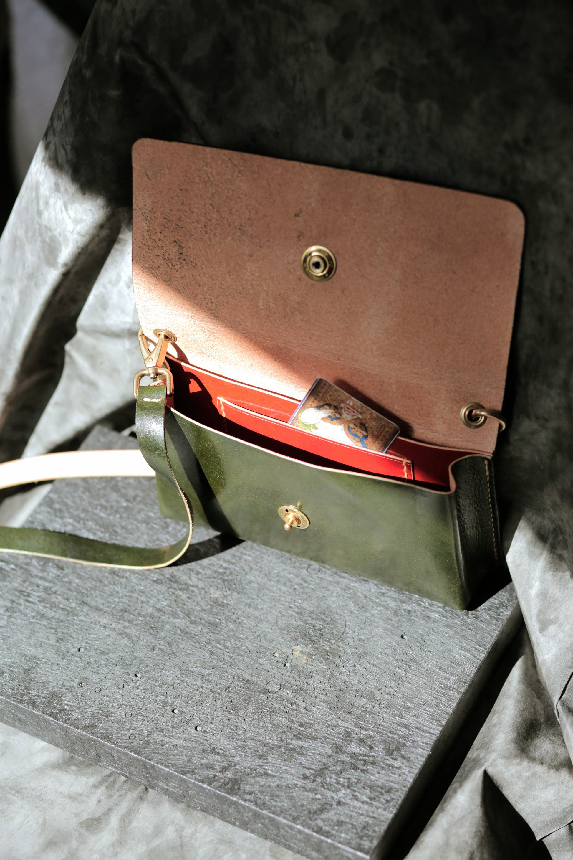 Köpenicker 008 (tamponato) - leathercraft mit kater