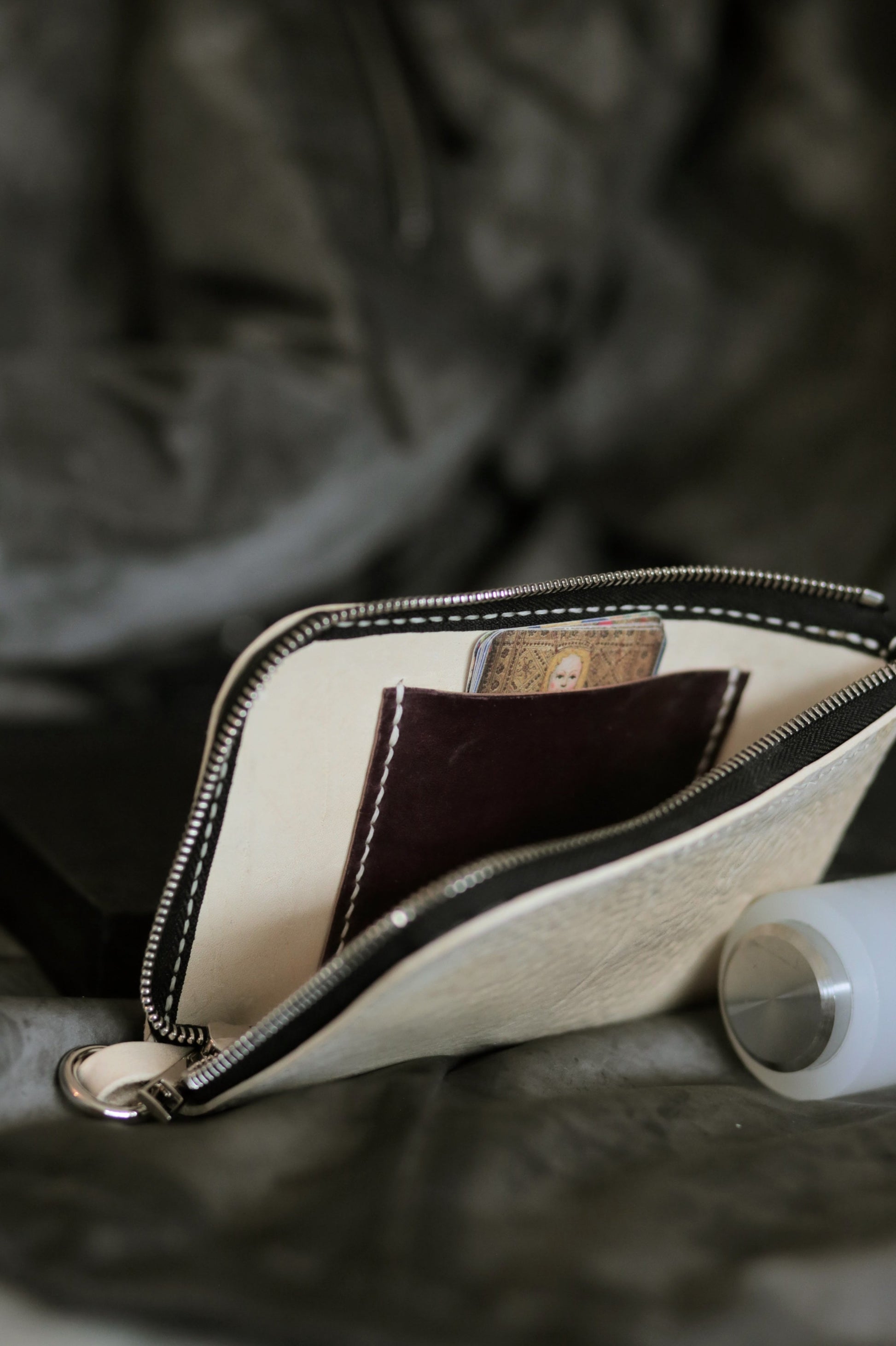 Tempelhofer 003 (dirty white) - leathercraft mit kater